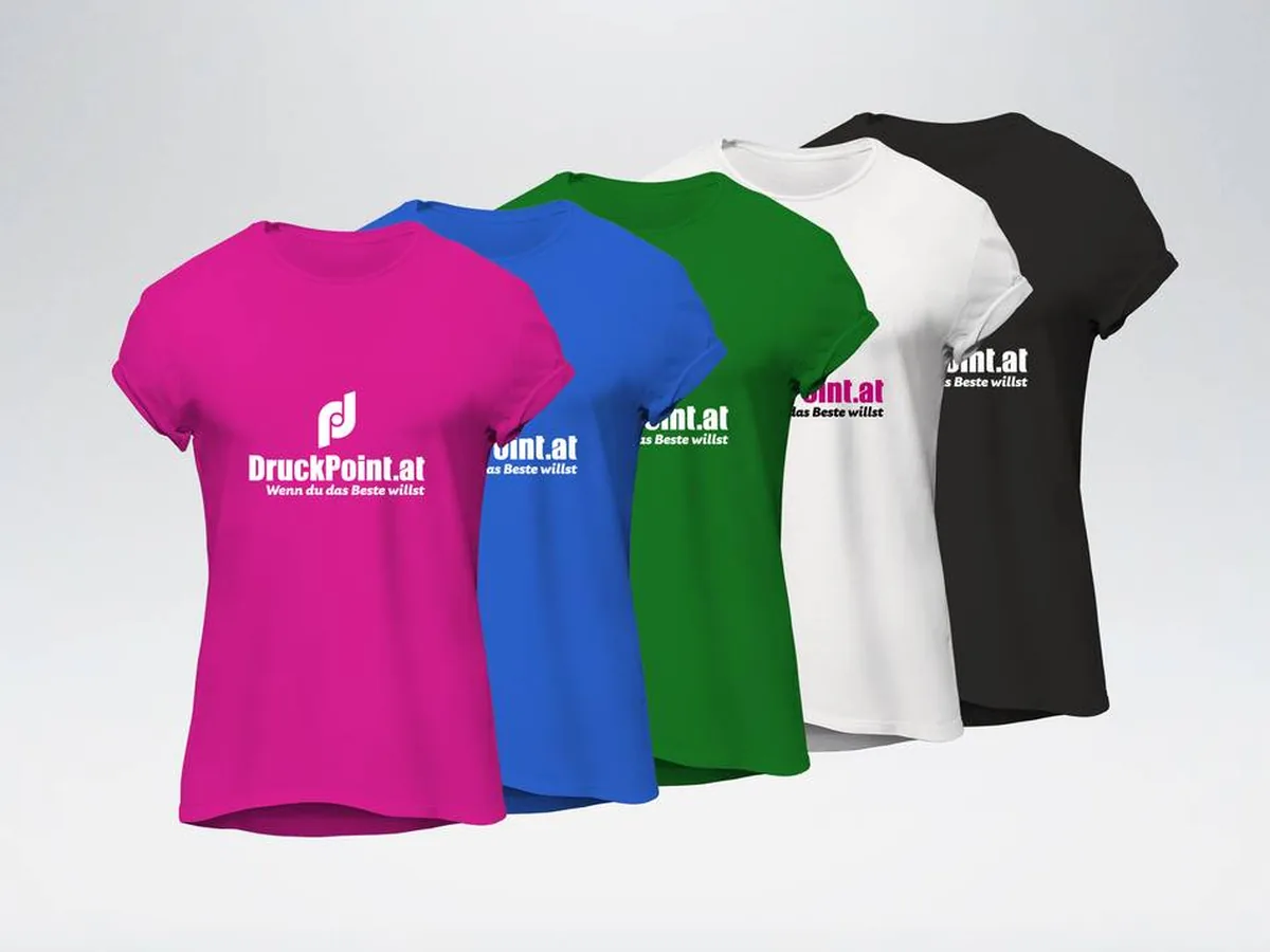 Bedruckte T-Shirts in fünf Farben – Textilveredelung von DruckPoint Wien